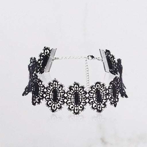 Cassie Lace Choker
